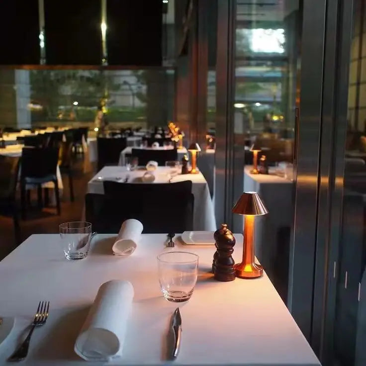 Lámpara de mesa LED recargable inalámbrica para el hogar y la cafetería